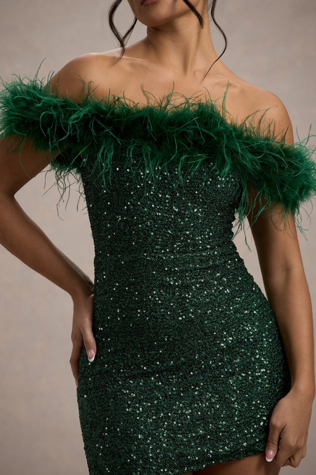 Modeva | Robe à pailettes avec plumes
